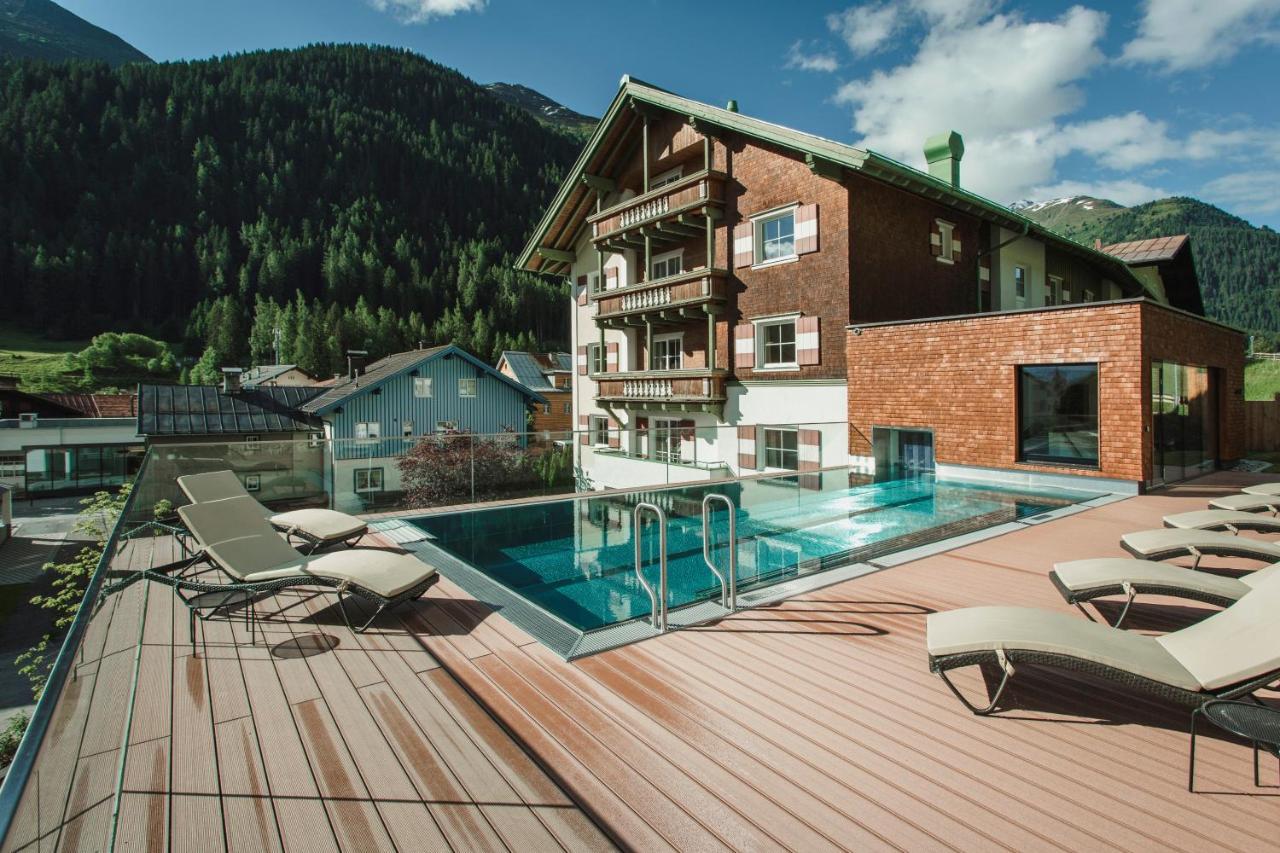 Hotel Schwarzer Adler - Sport & Spa Sankt Anton am Arlberg Exteriör bild